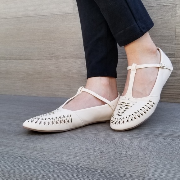 Nude Cut Out Ballerina Spring Flats -P - Picture 2 of 8